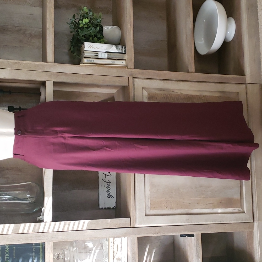 Highwaisted burgundy pants